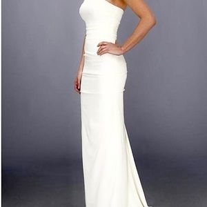 Nicole Miller Bridal
Silk Strapless Pintucked Crepe Gown Wedding Dress